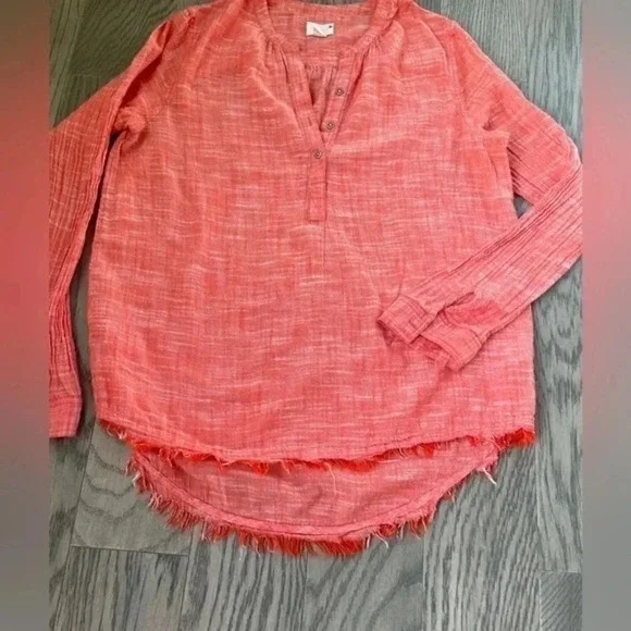 Caslon lightweight spring summer cotton raw hem henley popover coral top Medium - Picture 6 of 7
